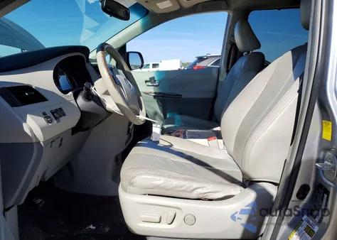 2011 Toyota Sienna Xle z USA, uszkodzony, nr VIN 5TDDK3DC1BS002700